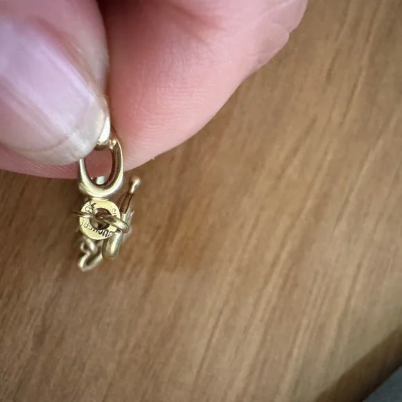 Elegant Gold Chain Bracelet - Picture 2 of 4